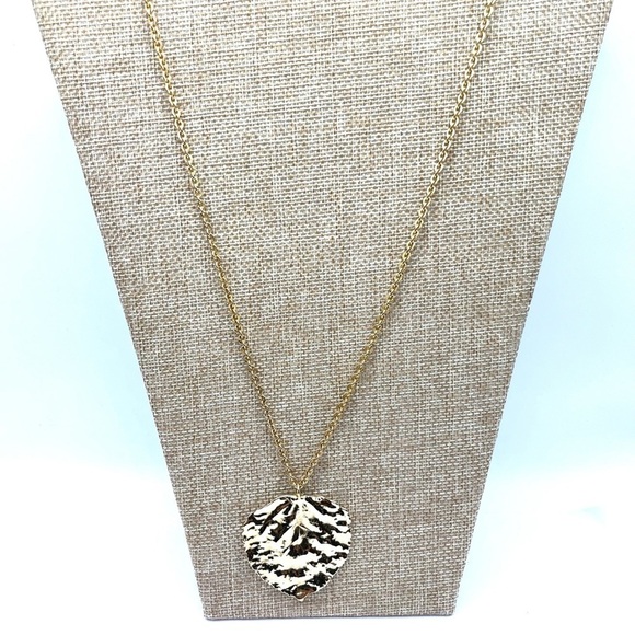 Leaf Pendant Shiny Gold Tone Necklace Beautiful symbolizes Growth 22” Length - Picture 3 of 7